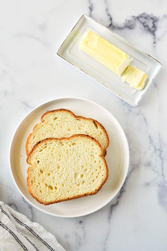 Ingredients needed to make toast in air fryer.