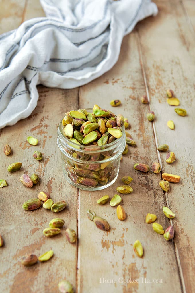 The ingredients needed to make roasted pistachios.