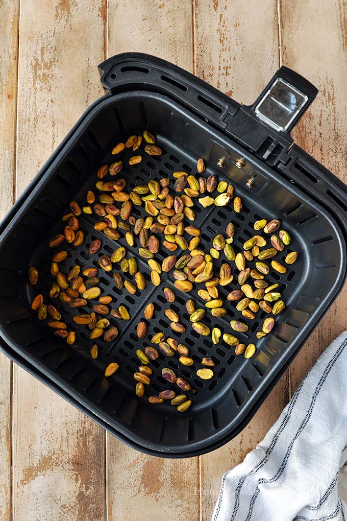 Step by step to bake pistachios in an air fryer.