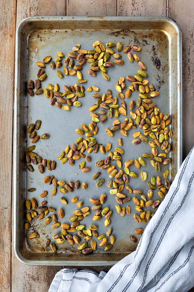 Step by step to bake pistachios in the oven.