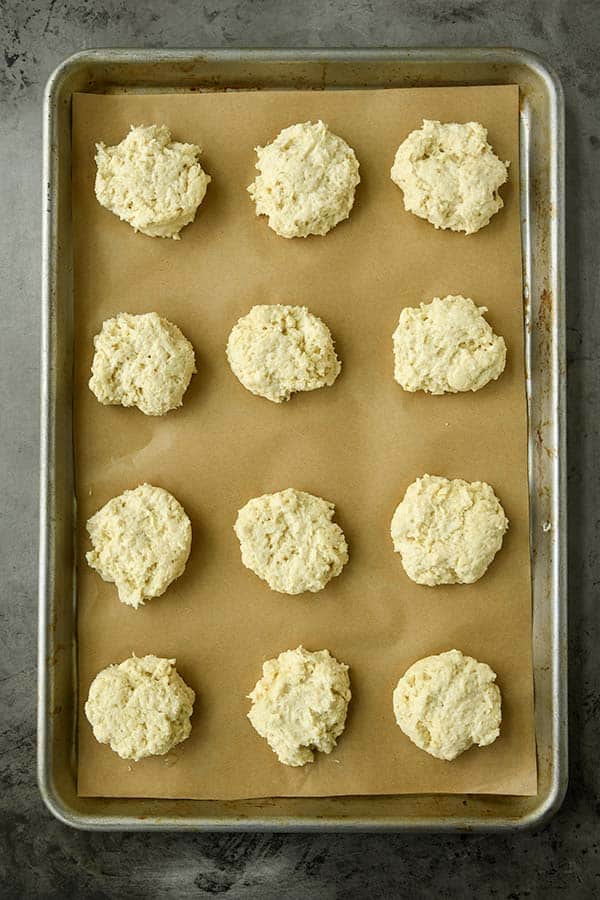 A baking sheet with the dough biscuits ready to be baked.